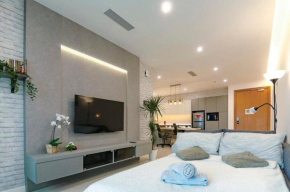 Chic & Comfortable Stay at Suasana JB 03